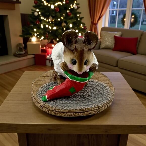 Wee Forest Folk "Chris-Mouse" with Red Stocking White Jammies M-142 1986 AP - Picture 1 of 8